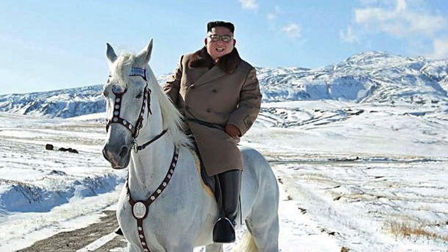 Kim Jong-un cavalca entre la neu com a preludi d&#039;una «gran operació»