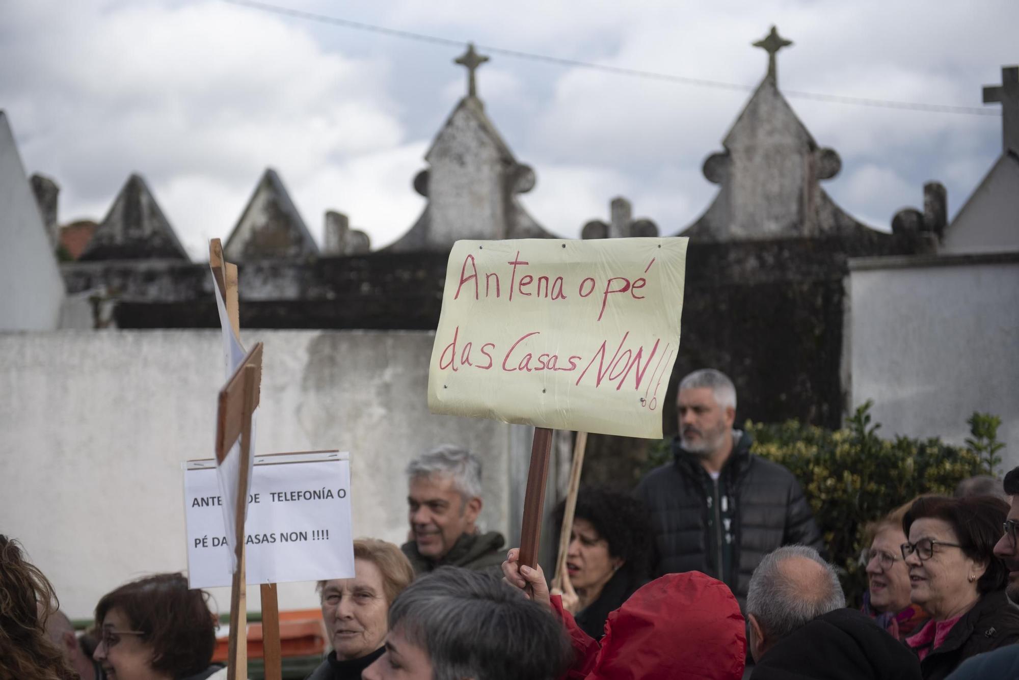 Vecinos de Anceis protestan por la instalación de una antena de telefonía móvil