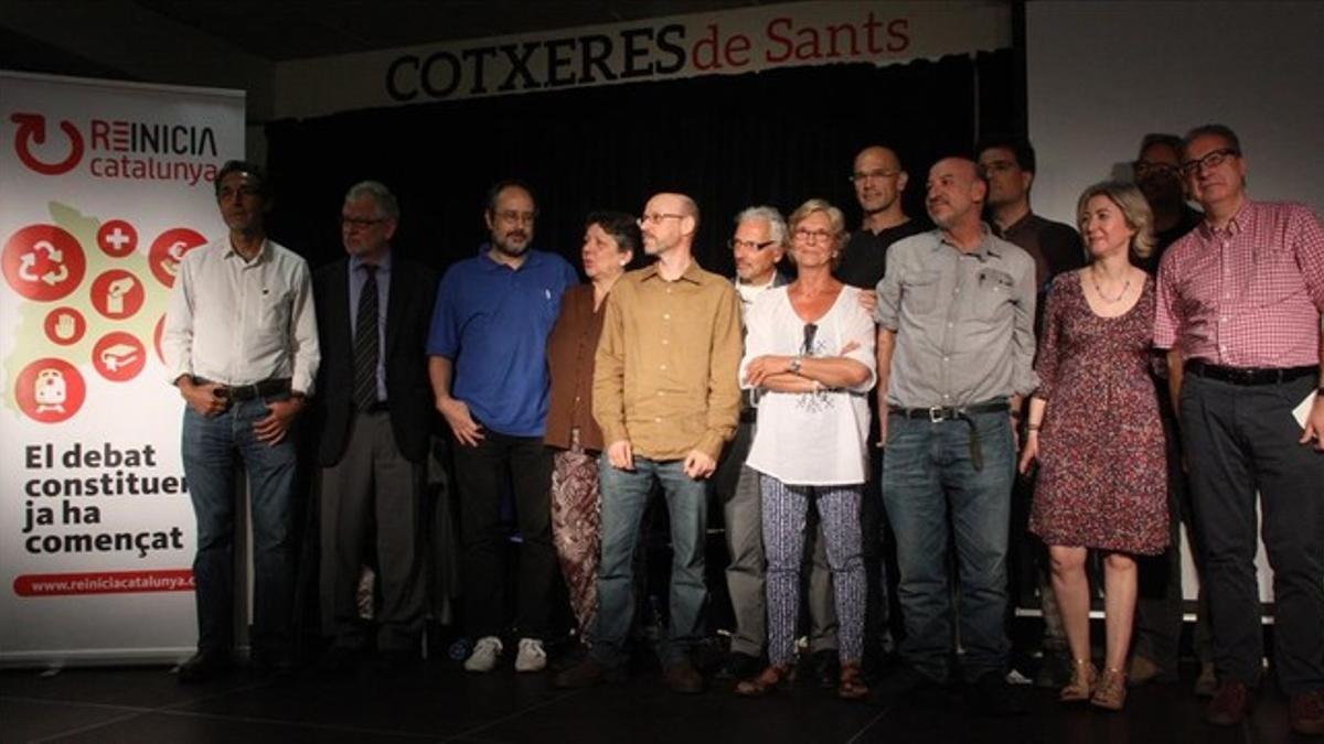 Algunos de los impulsores de Reinicia Catalunya, en la presentación de la plataforma en Barcelona, el 29 de mayo del 2015.