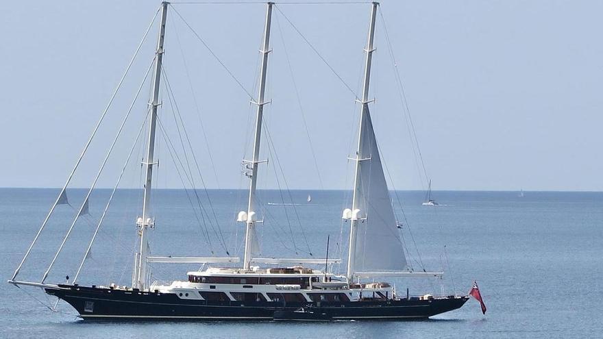 Segelyacht "Eos" des Medienmoguls Barry Diller ist zur jährlichen Visite vor Mallorca