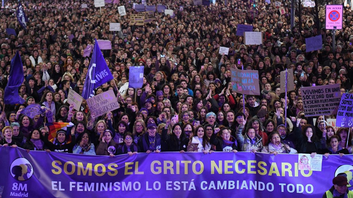 Miles de mujeres en Madrid durante una manifestación por el 8M.