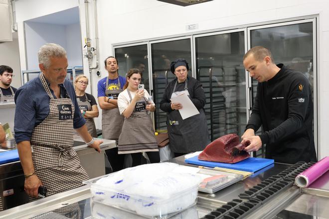 Clase magistral de sushi en la Escuela de Hostelería