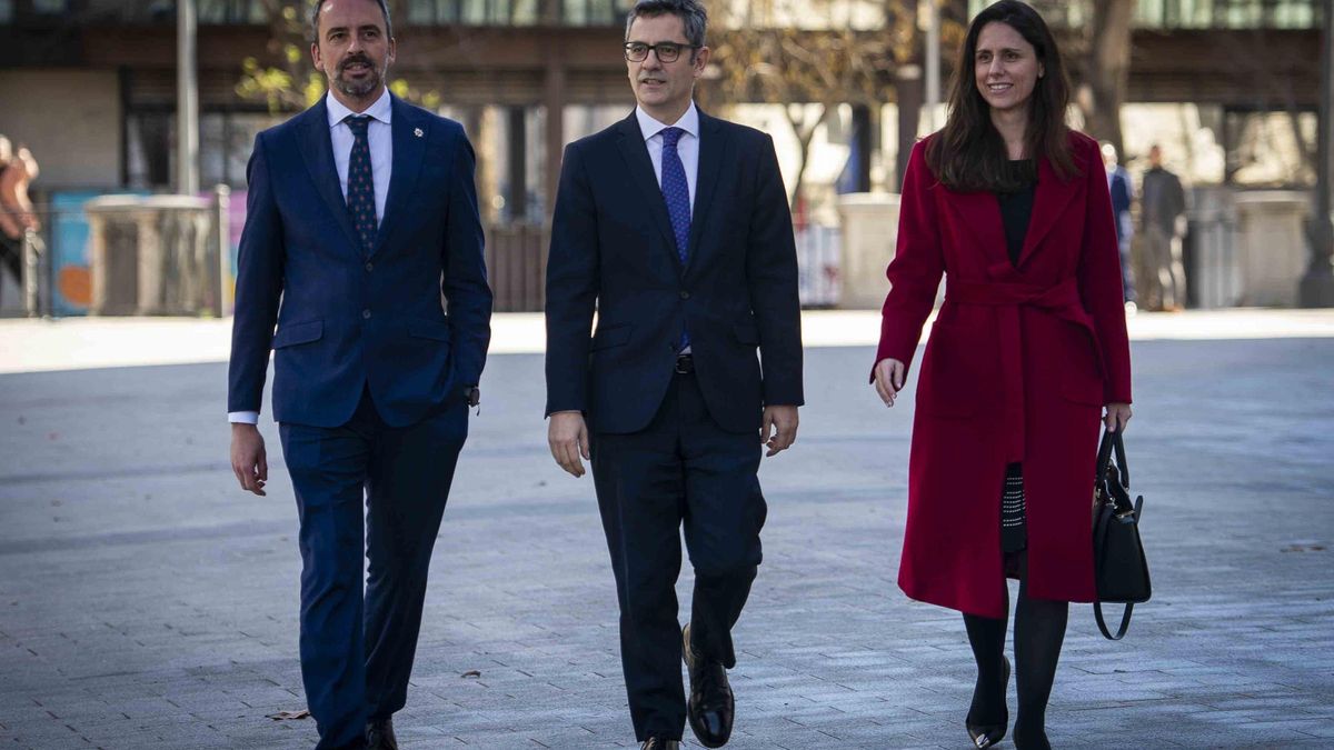 El ministro de Presidencia y Justicia, Félix Bolaños, antes de asistir a la toma de posesión del Fiscal General del Estado, Álvaro García Ortiz, en la sede del Tribunal Supremo.