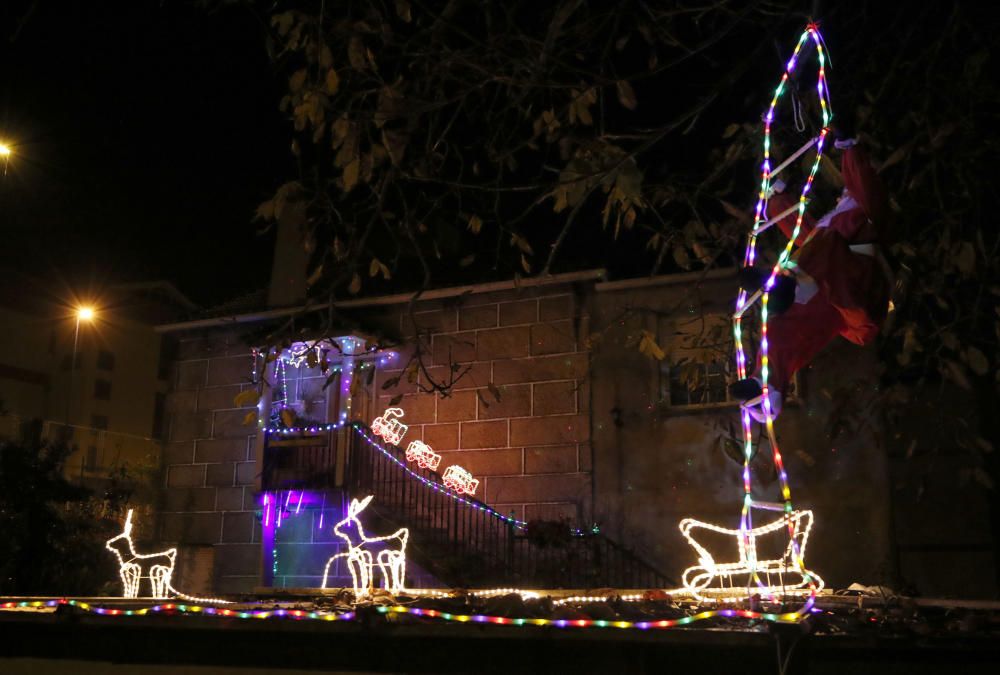 Las fachadas y los balcones más navideños de Vigo. // A. Villar - J.Lores - M. Clavero