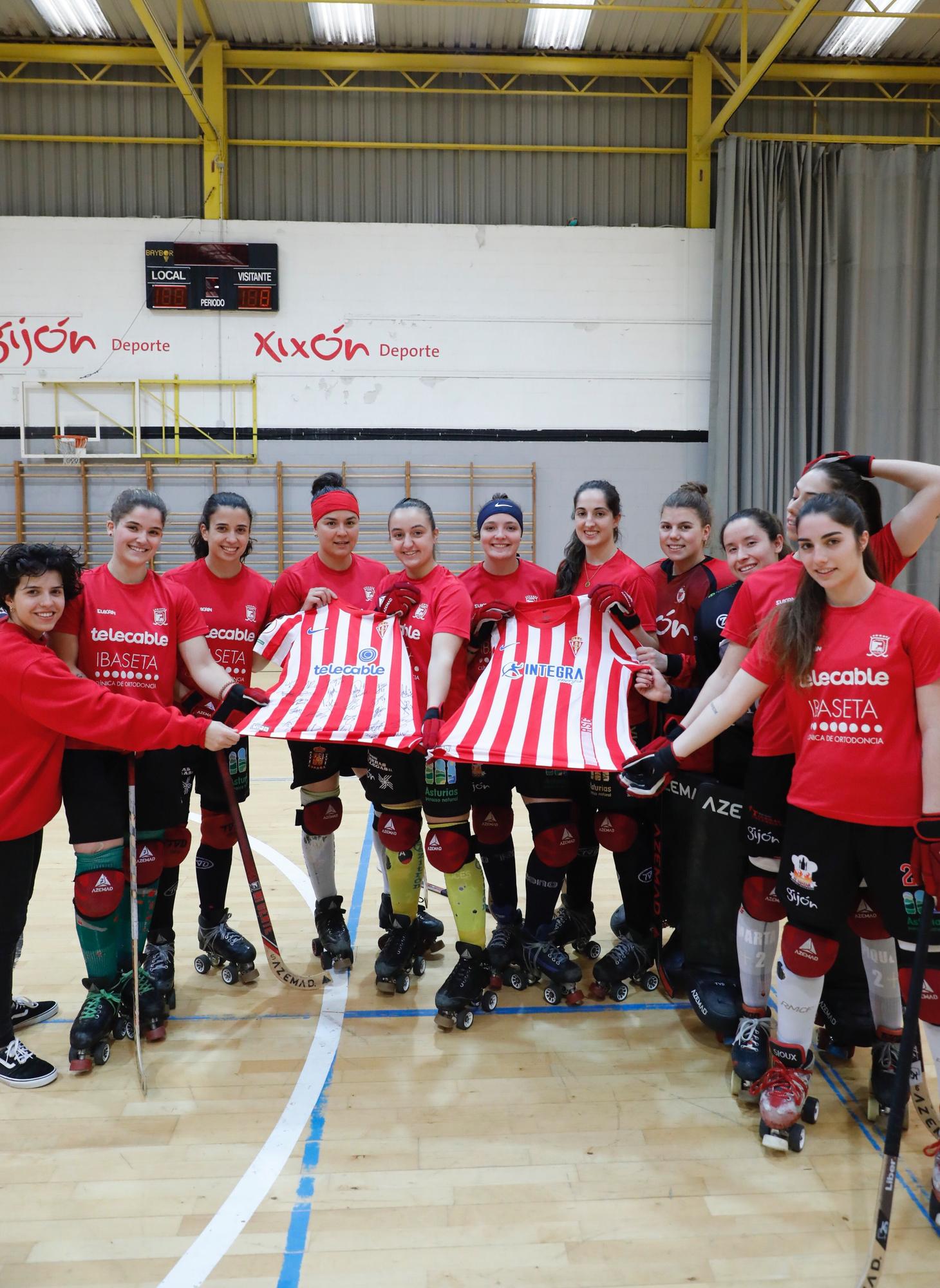 EN IMÁGENES: Jugadoras del equipo de hockey de Telecable en el pabellón de Mata-Jove