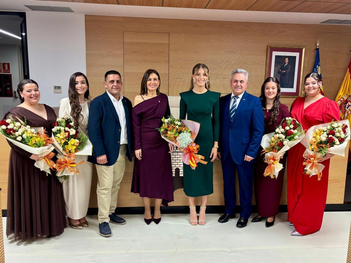 Foto de familia de la proclamación de la reina de las fiestas 2026 en Almassora.
