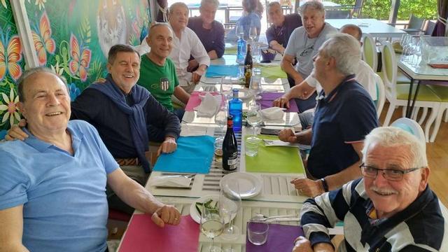 Matas y Rodríguez se abrazaron como viejos amigos mientras esperaban el bogavante.