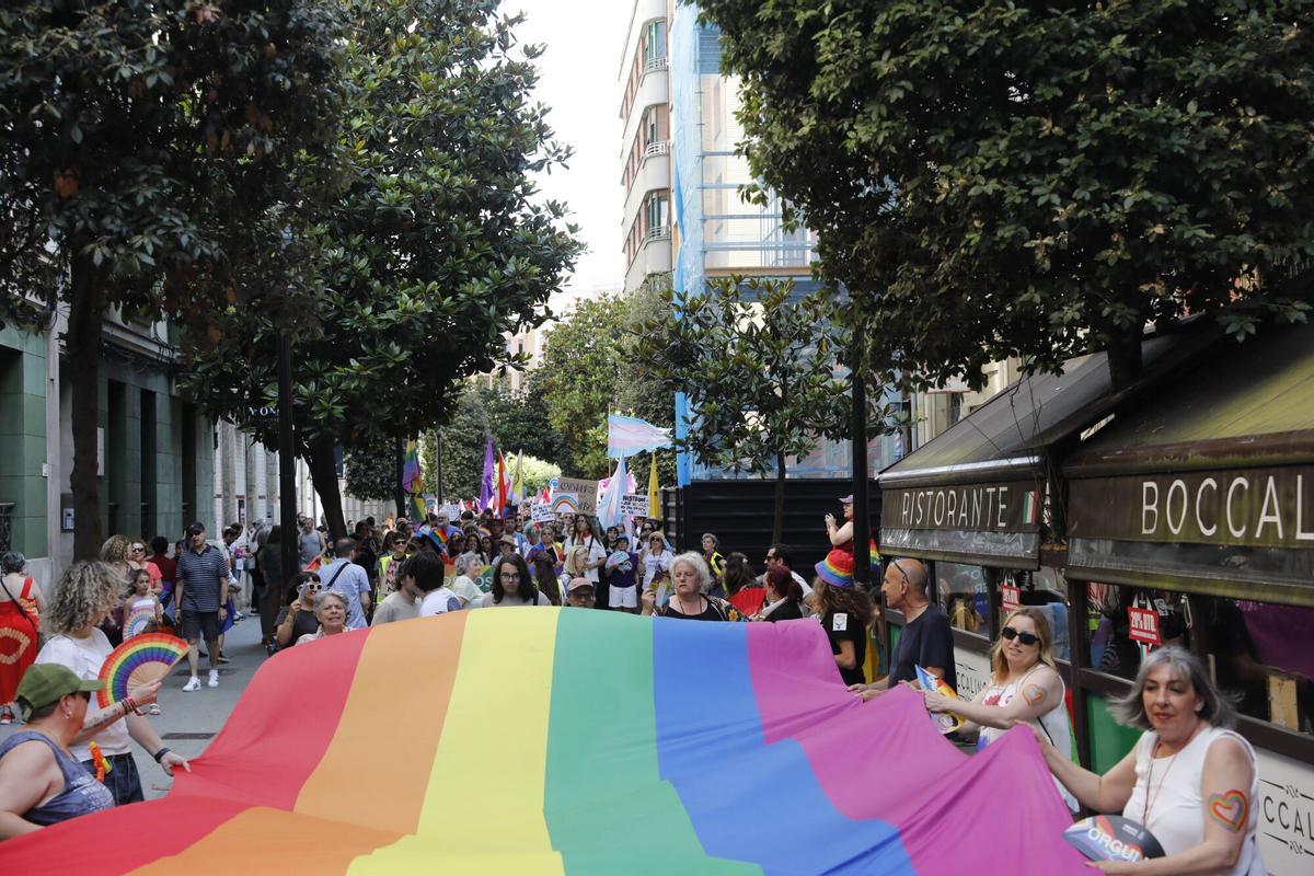 El desfile del Orgullo en Gijón, en imágenes