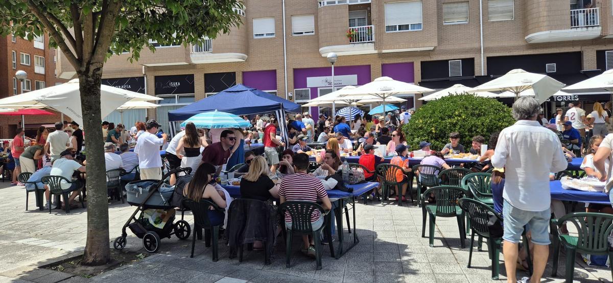 EN IMÁGENES: Villalegre se tira a la calle para cerrar las fiestas del barrio