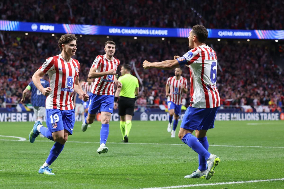 Julián Álvarez celebra su gol contra el Arsenal.