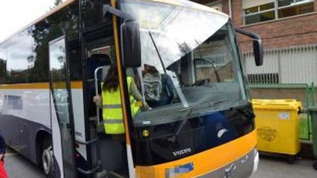Un autobús en Poio | GUSTAVO SANTOS