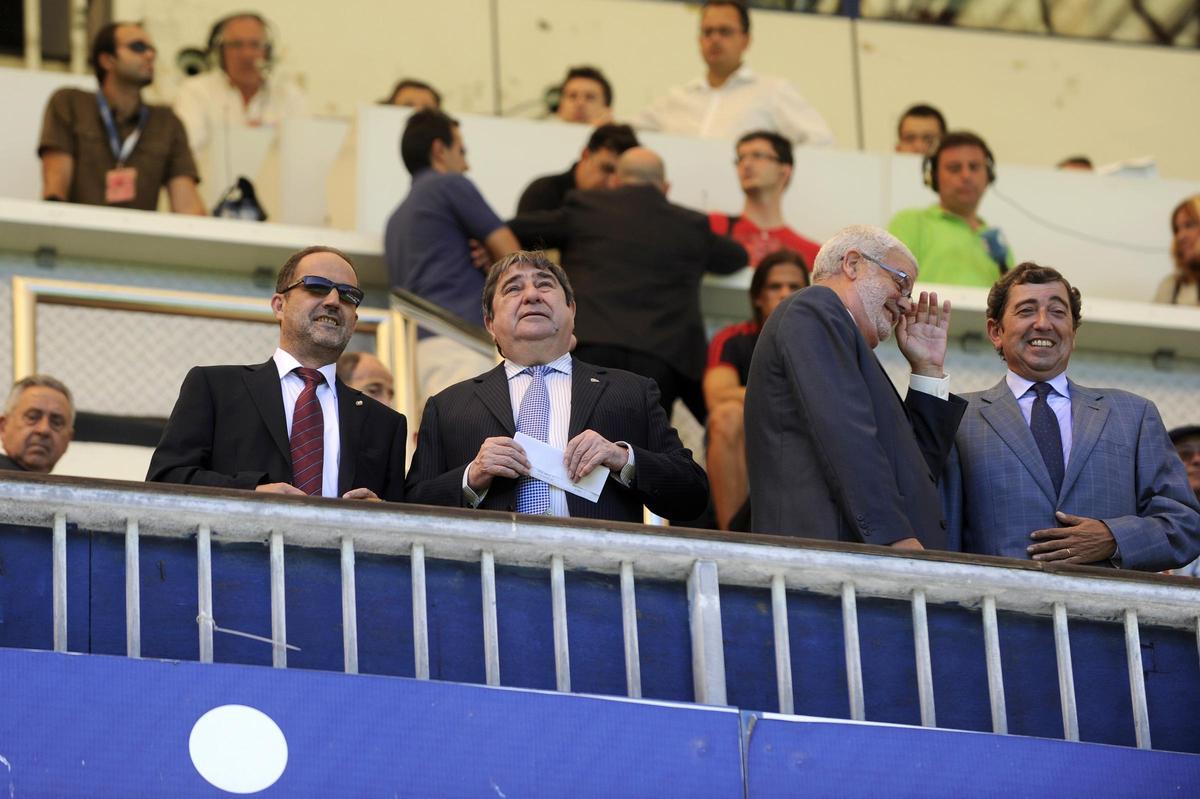 Agapito Iglesias y Augusto César Lendoiro, en el palco de Riazor en un duelo entre Dépor y Zaragoza en 2010.