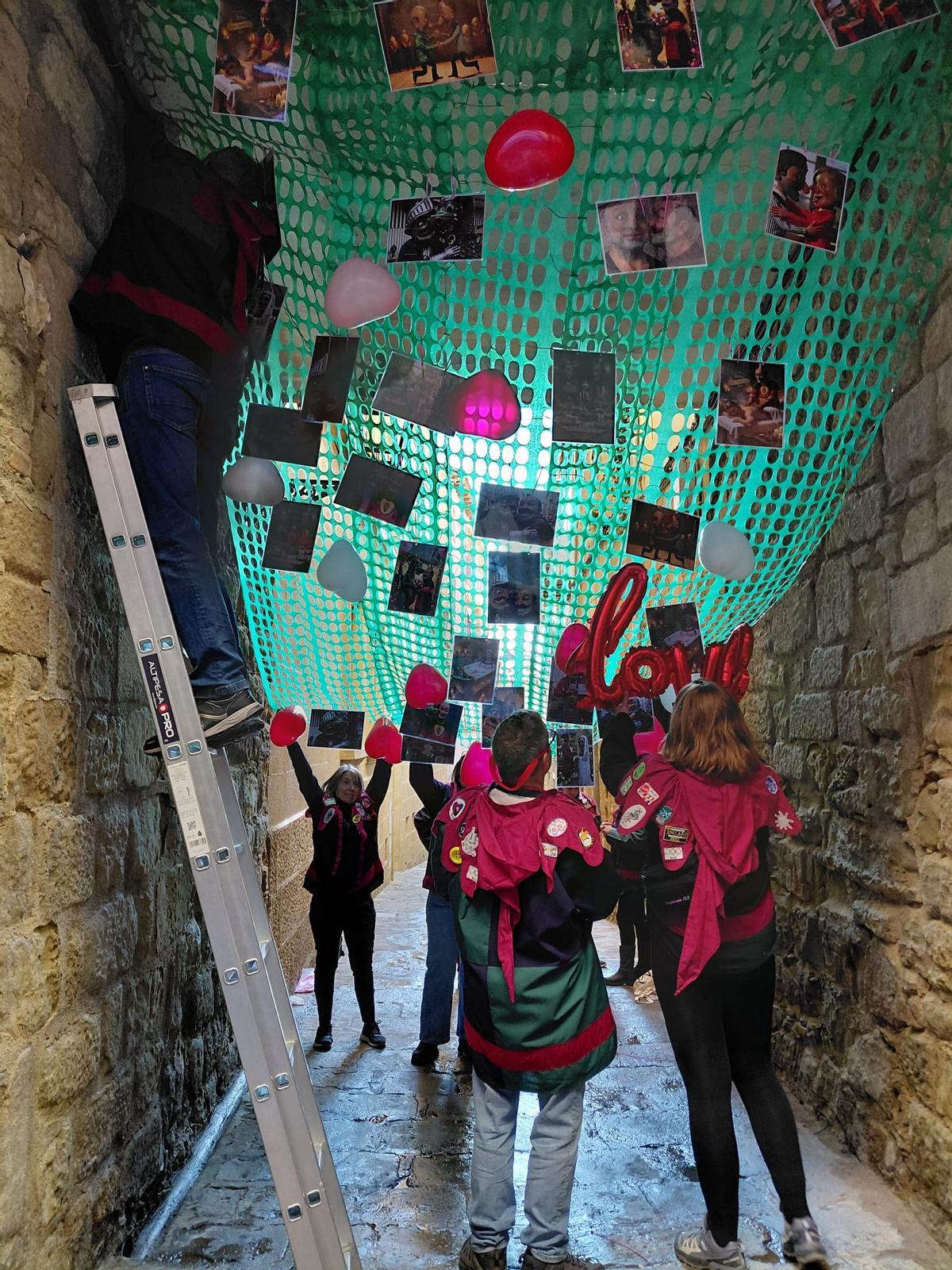 Solsona ja llueix de Carnaval amb les Enramades dels carrers