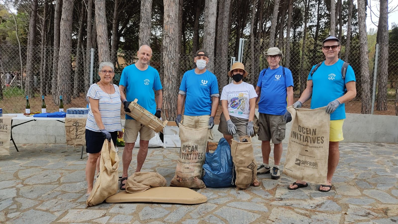 Platges Netes recull brossa i plàstics de diverses cales de Llançà