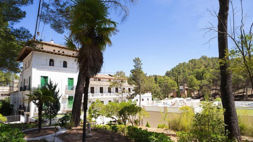 Cofrentes invierte en el balneario como motor económico para el día D