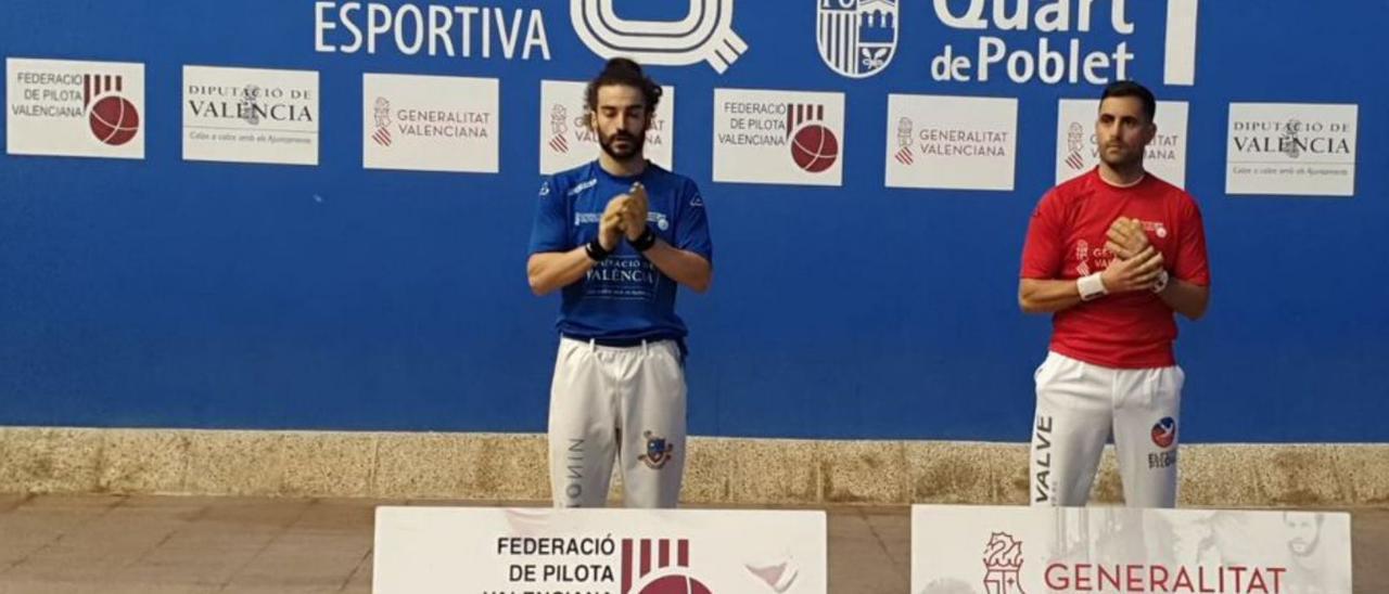 Adrián, de azul, y Alejandro, antes de la partida. | FEDPIVAL