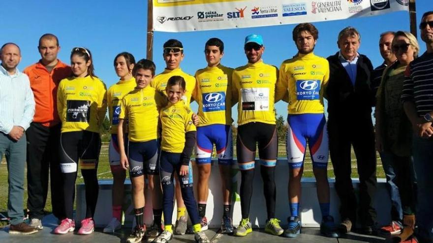 Orts, con los ganadores del Ciclocross de Carlet