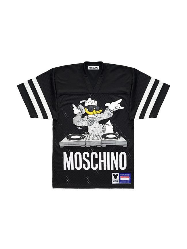 Todas las imágenes de la colección de Moschino x H&M: camiseta de hockey negra