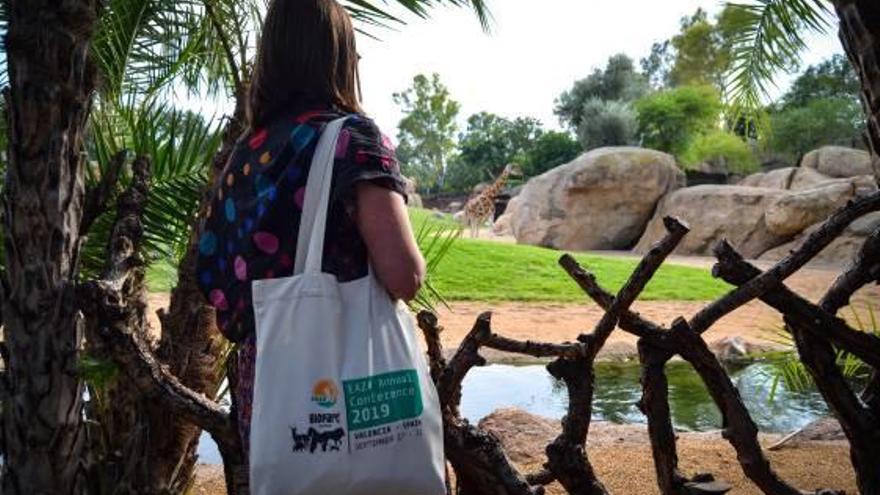 Una de las participantes en el congreso, en el Bioparc.