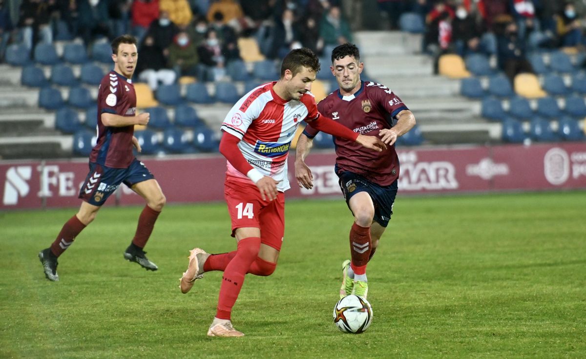 Los vilagarcianos ya tienen la mente puesta en el duelo ante el Compostela tras lo sucedido en Pasarón.