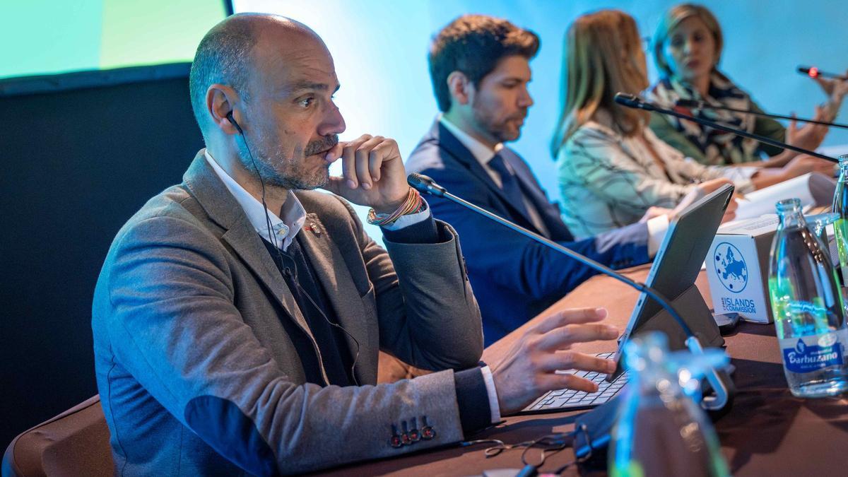 Alfonso Cabello, durante la presentación del proyecto Islas Responsables ante la Comisión de Islas de la Conferencia de las Regiones Periféricas y Marítimas