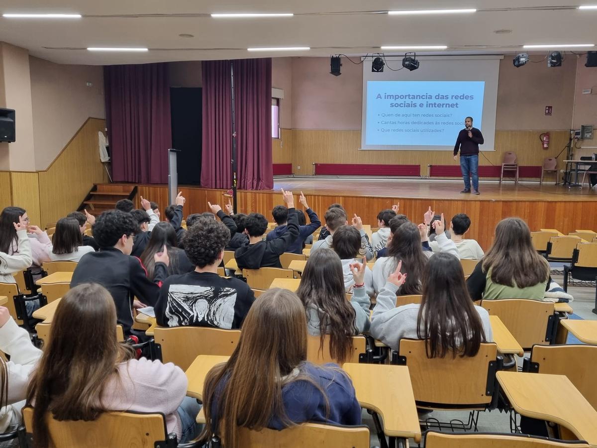 As actividades comezaron onte polos institutos.