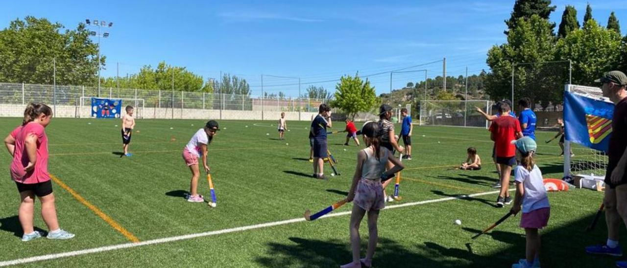 Taller de hockey sobre hierba | AJ. CASTELLÓ DE RUGAT