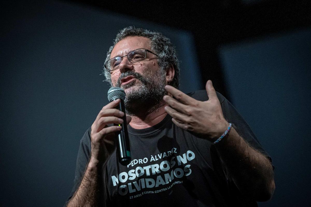 Roger Pelàez, en una función de Ejaculant diarrea, en el Antic Teatre, en 2023 Roger Pelàez, en una función de Ejaculant diarrea, en el Antic Teatre, en 2023