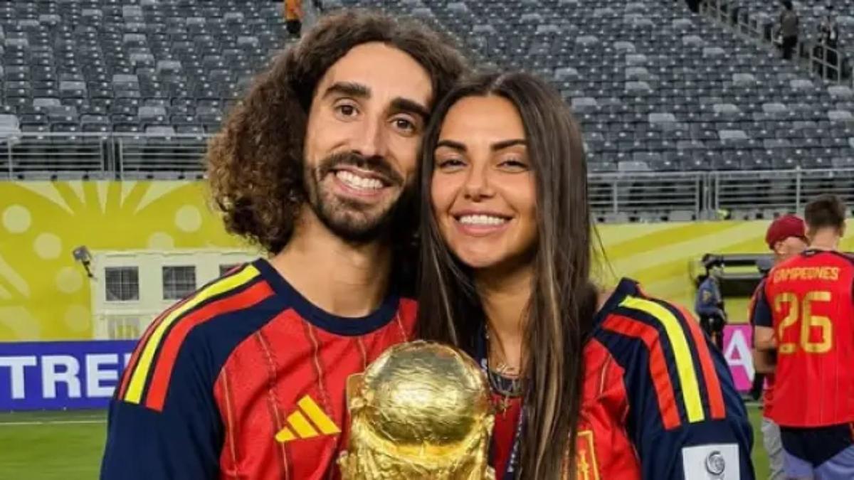 Marc Cucurella y Claudia Rodríguez, juntos tras ganar el Mundial.