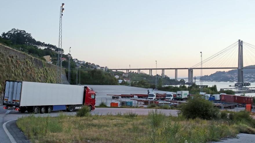 Explanada de Duchess en Rande, donde se pretende instalar la terminal de contenedores. / Marta G. Brea