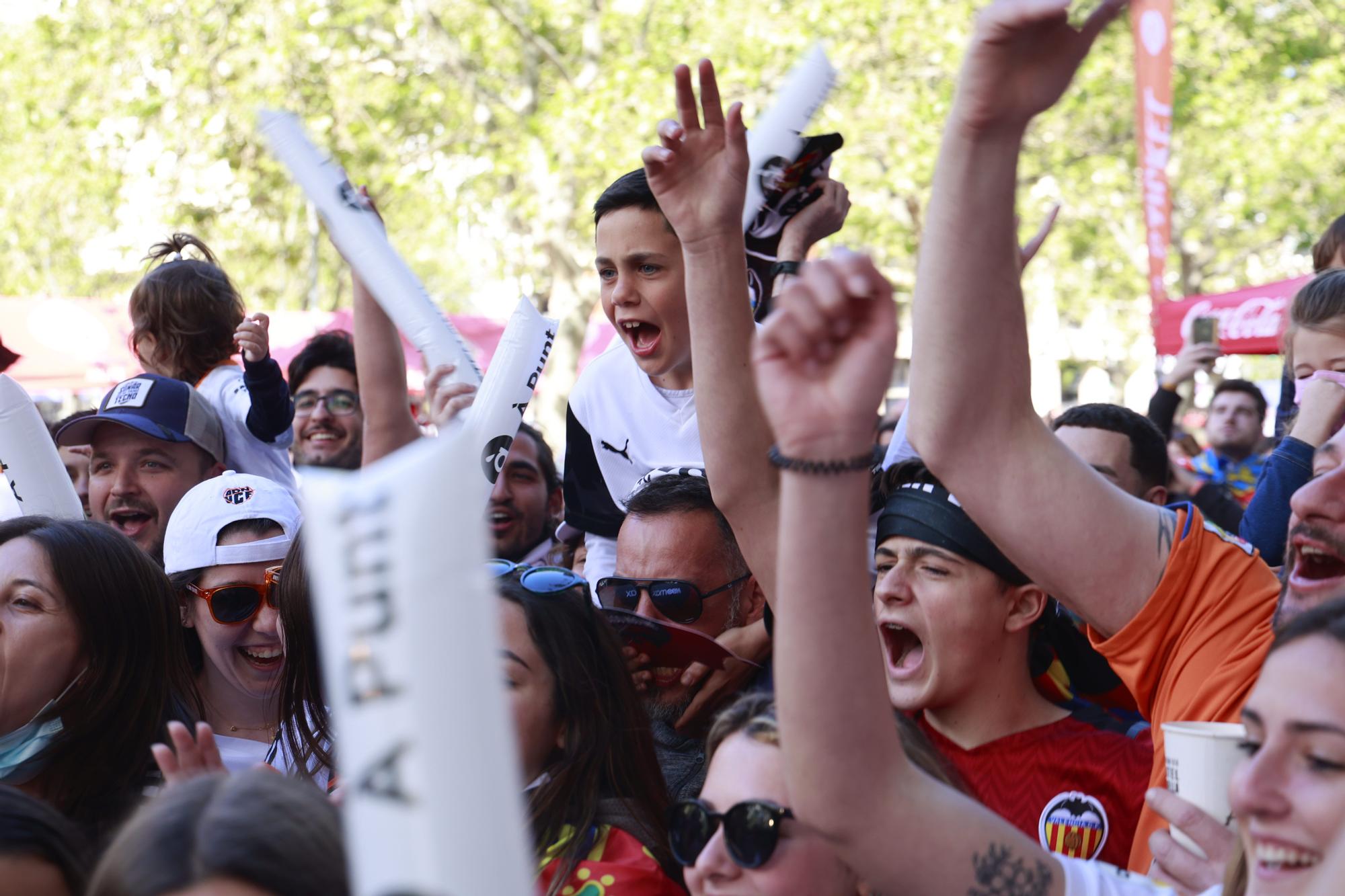 Mestalla es una fiesta en las horas previas a la final