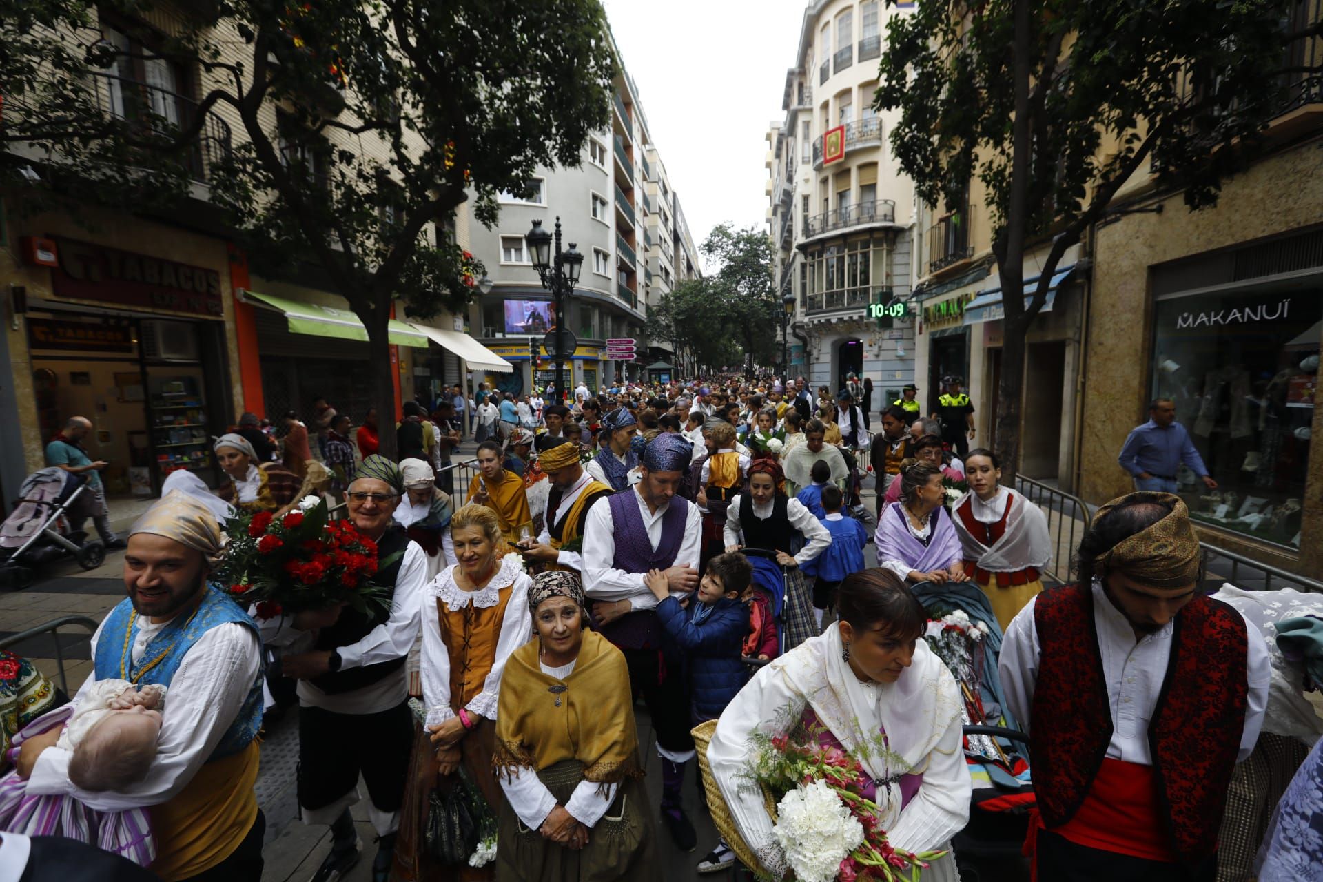 En imágenes | La Ofrenda de Flores a la Virgen del Pilar 2023 (I)