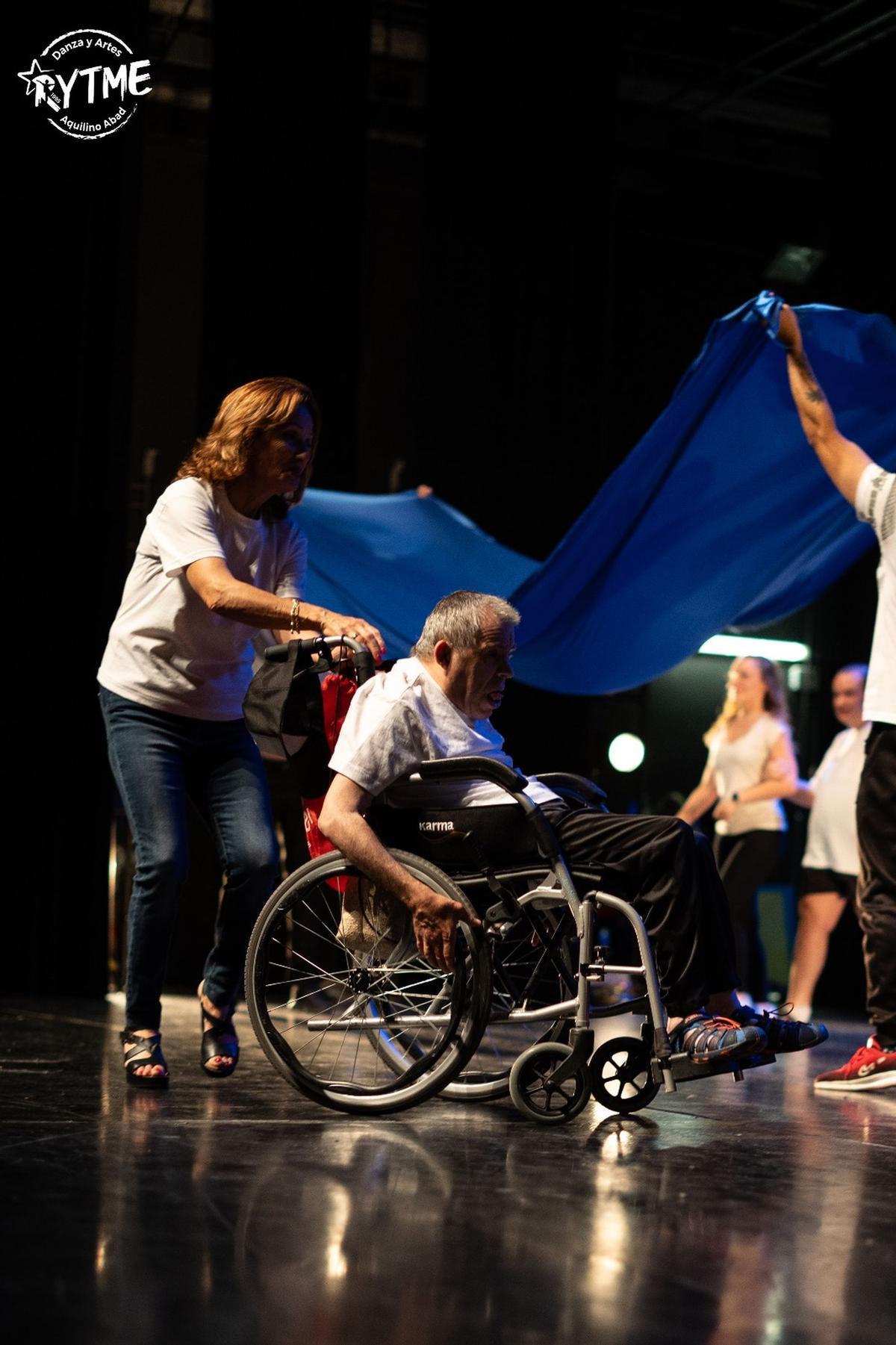 Un momento de la actuación del proyecto Danza Inclusiva, en la gala benéfica de Rytme en la Vall.