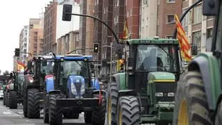 Los tractores vuelven a las carreteras de Aragón, en directo: los agricultores buscan bloquear el centro de Zaragoza