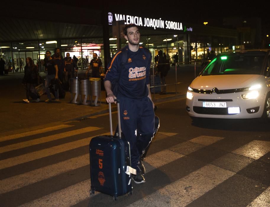 Llegada del Valencia Basket tras Copa del Rey