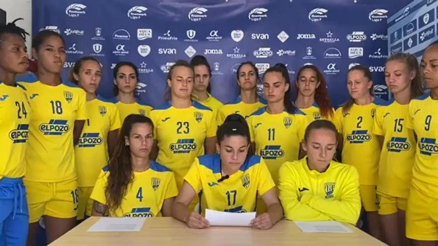 Un grupo de jugadoras del Alhama defiende públicamente a su entrenador