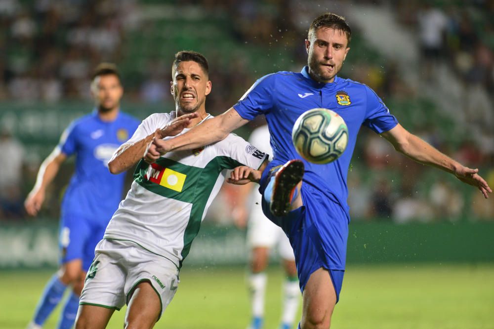 Partido de la primera jornada entre el Elche y el Fuenlabrada