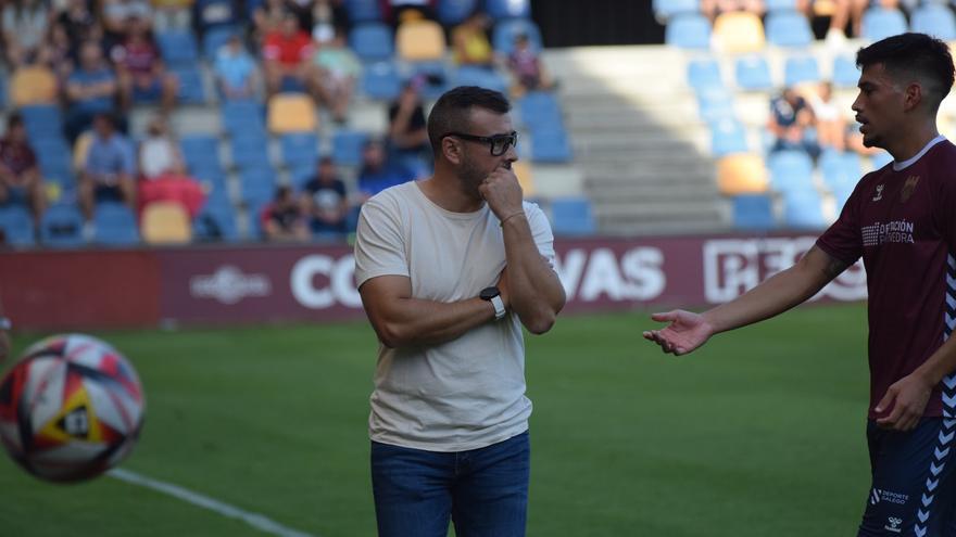 Yago Iglesias, entrenador del Pontevedra: &quot;Sabíamos el nivel que iba a haber en este partido&quot;
