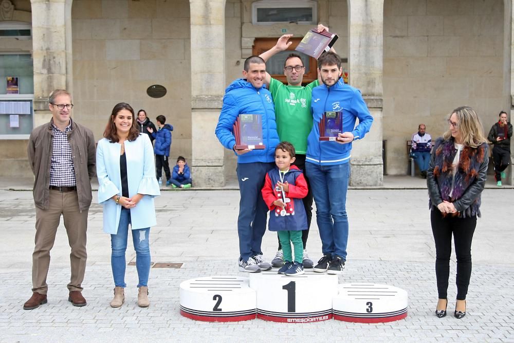 La carrera atrae a 500 atletas para completar los casi 10 kilómetros de recorrido por el casco urbano de A Estrada.