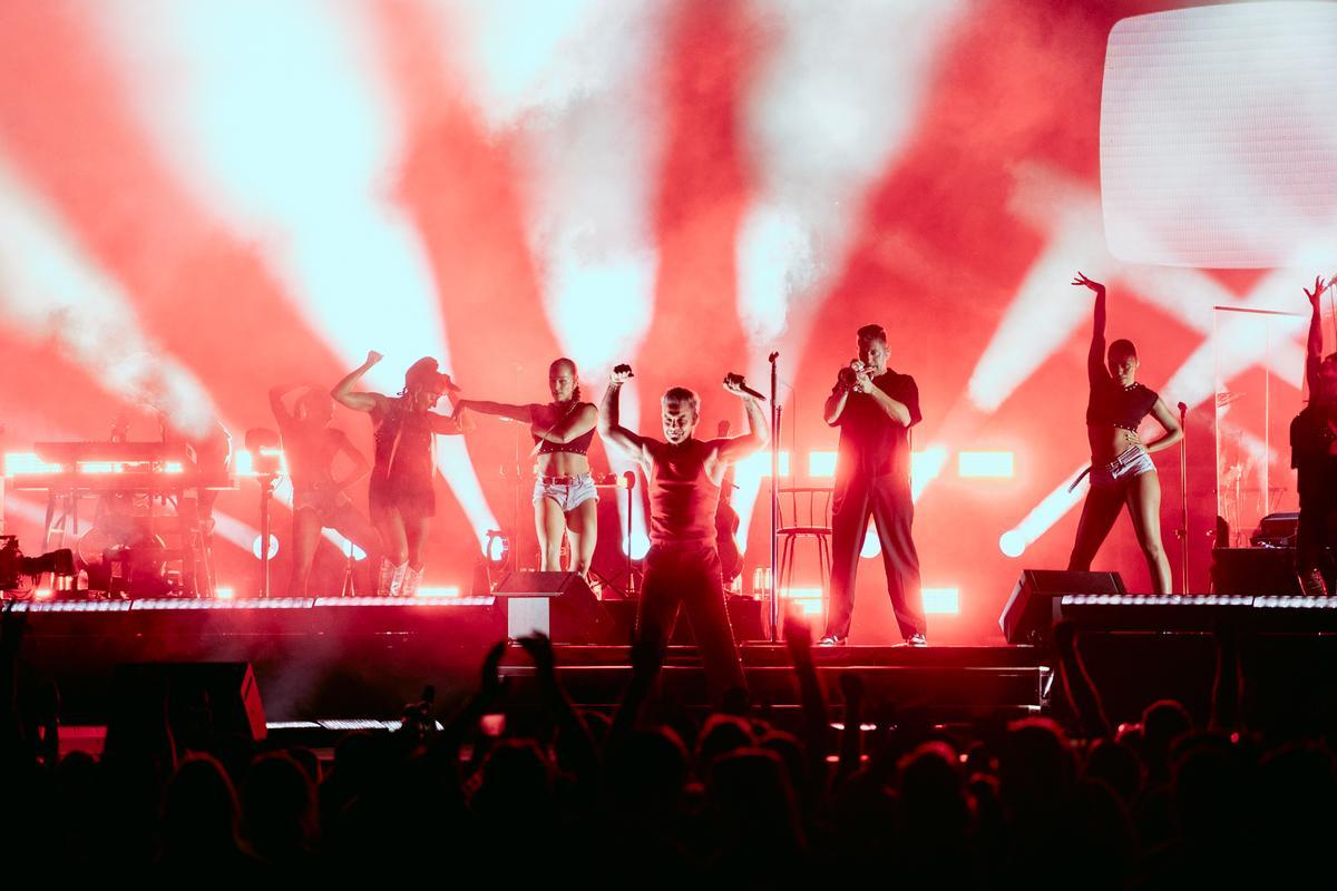 Las mejores imágenes del concierto de Robbie Williams en Icónica Santalucía Sevilla Fest