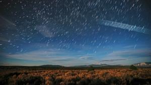 Satélites de Starlink sobre el bosque nacional Carson, Nuevo México.