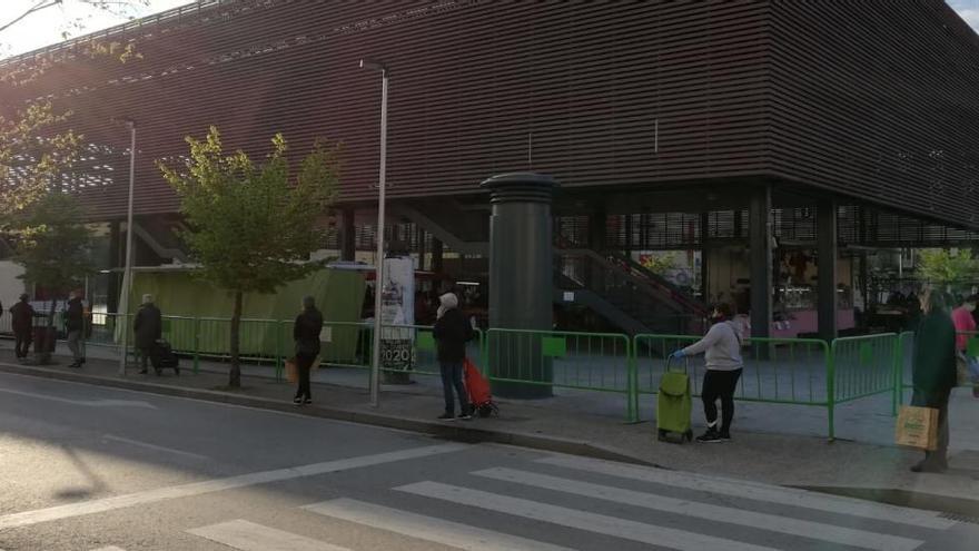 El mercat dels dijous de fruita i verdura de Figueres