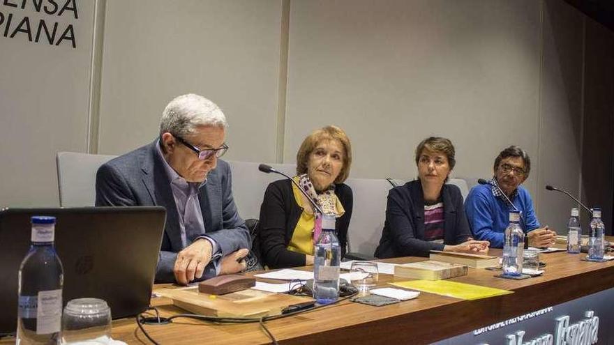 De izquierda a derecha, Manuel Estrada, Ángeles Faya, Isabel Ruiz de la Peña y Roberto Sánchez Ramos.