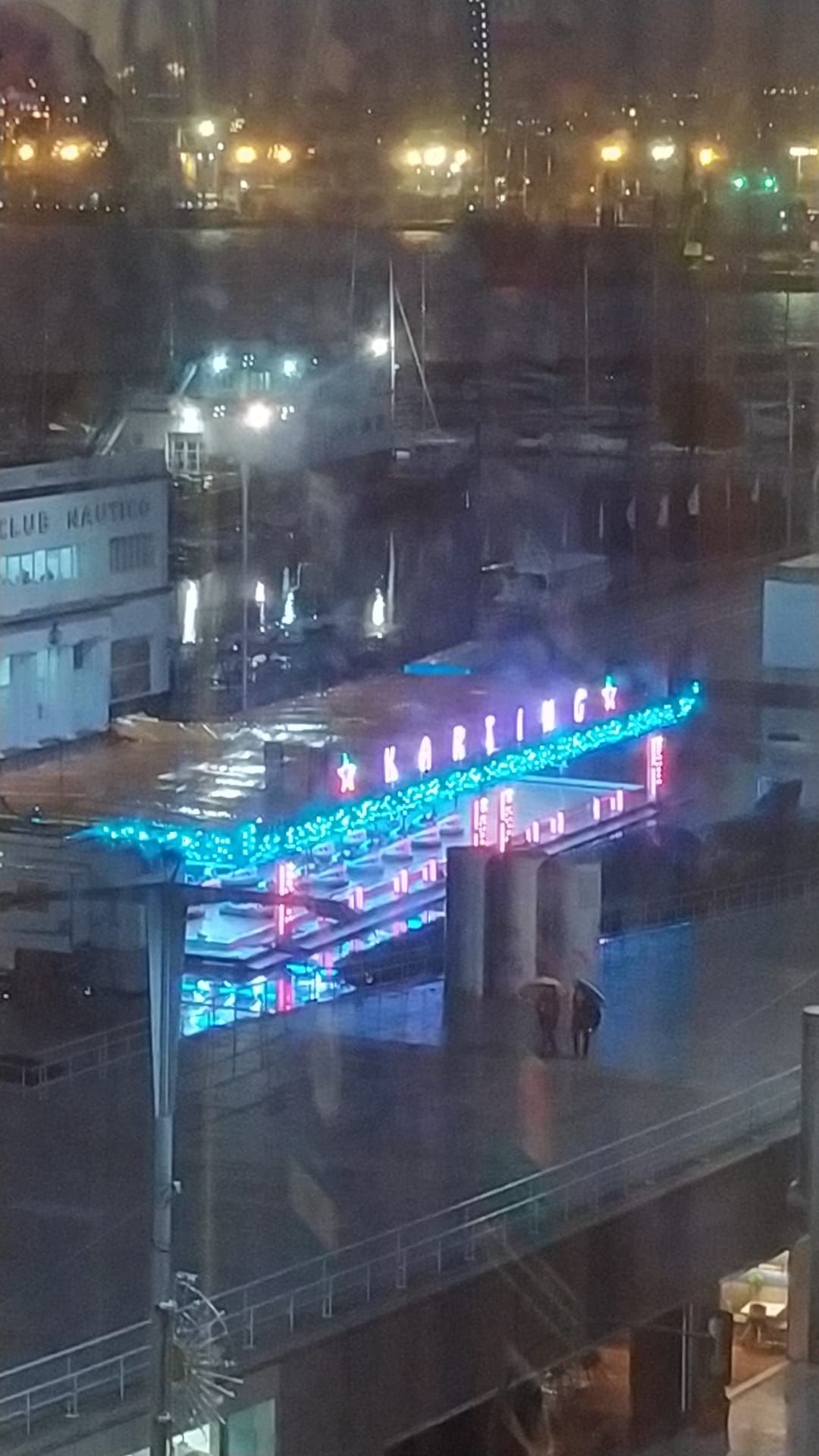 El árbol de Navidad de Porta do Sol se prepara para el encendido