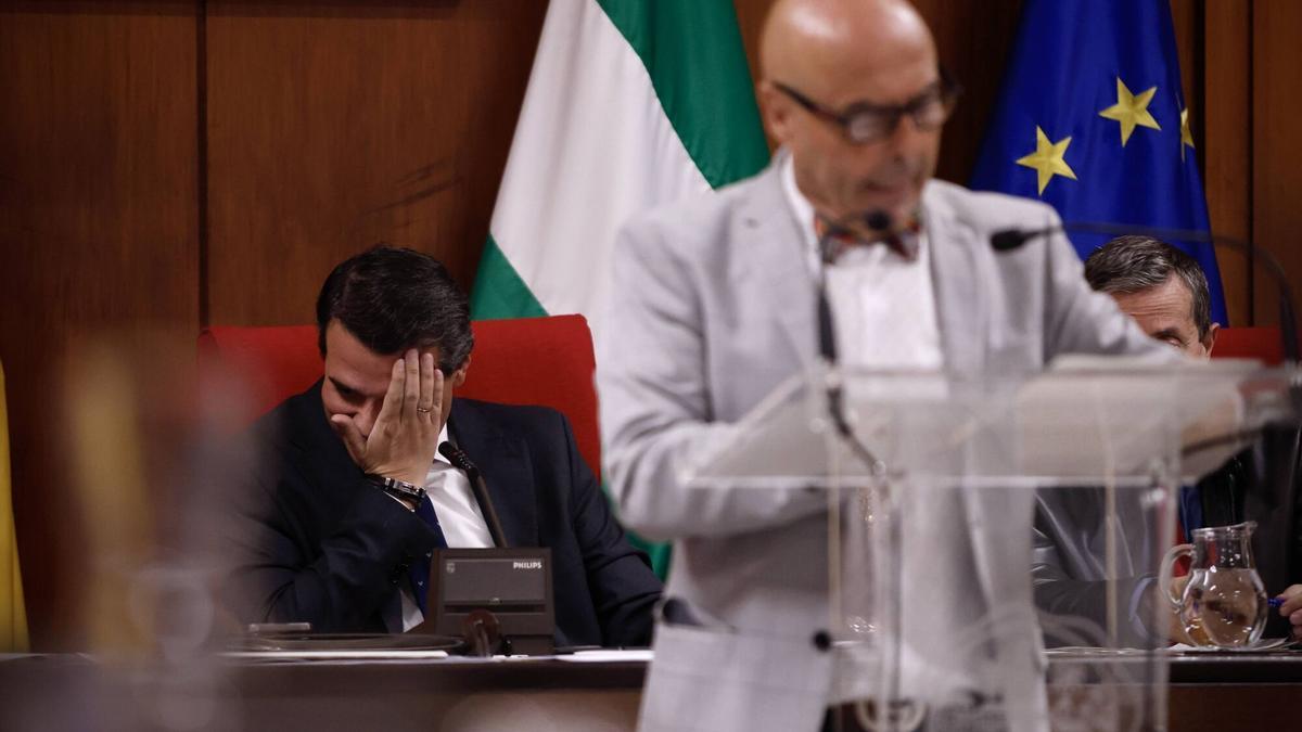 Imagen de archivo de la intervención de Antonio Hurtado en el debate sobre el estado de la ciudad, con el alcalde por detrás.