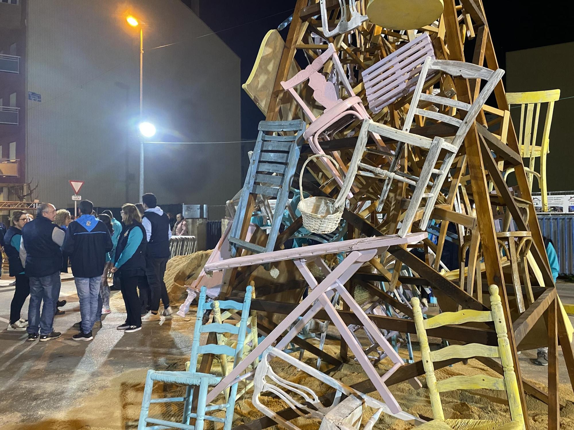 Las fotos de la 'plantà al tombe' del monumento de la falla 9 d'Octubre de Benicarló