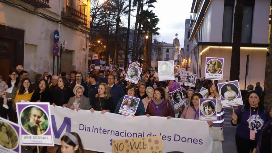 La unidad violeta domina las marchas del 8M en Ontinyent y Xàtiva