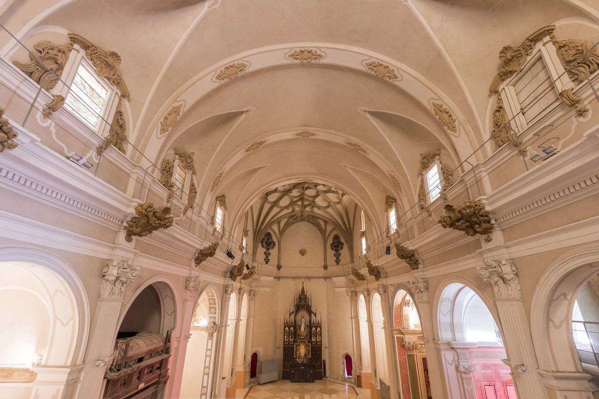 Interior del Templo de Santa Maria de Requena.