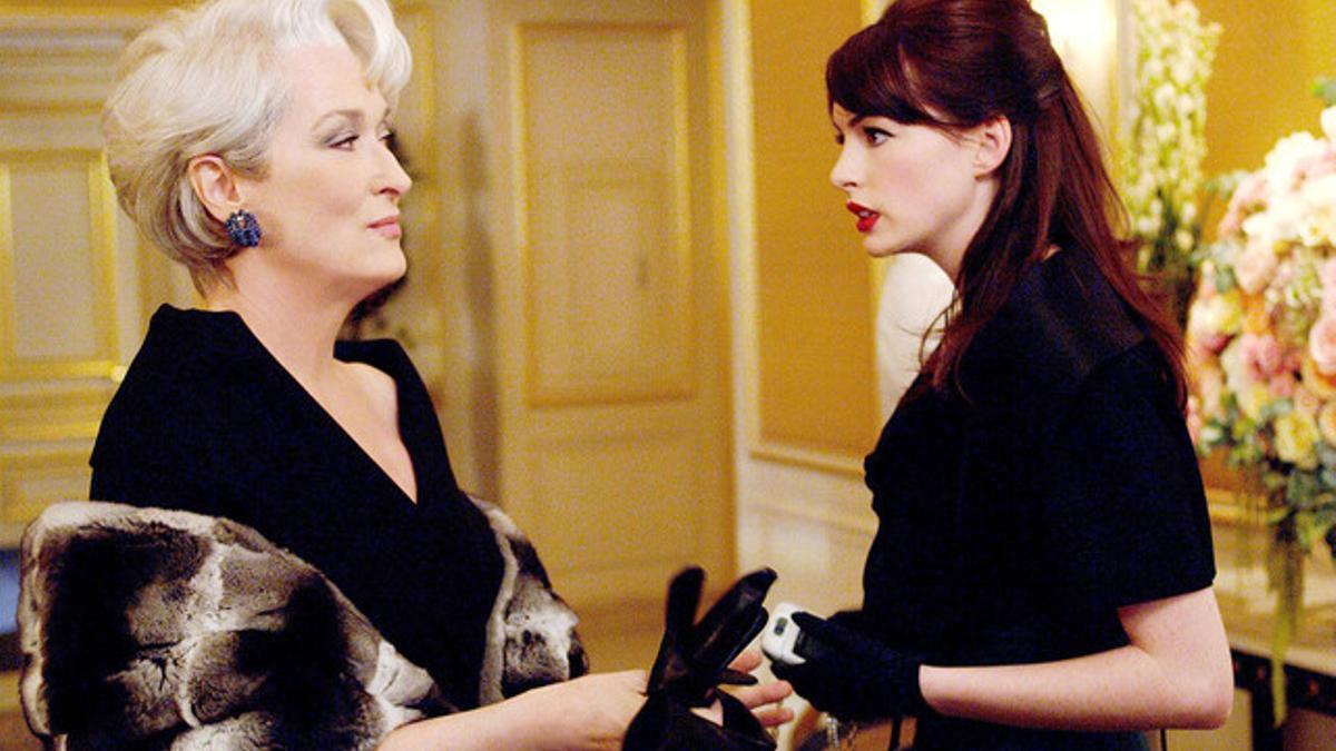 La temida y editora de 'Runway' Miranda Priestly (Meryl Streep) junto a la periodista Andy Sachs (Anne Hathaway), en una escena de 'El diablo viste de Prada'.