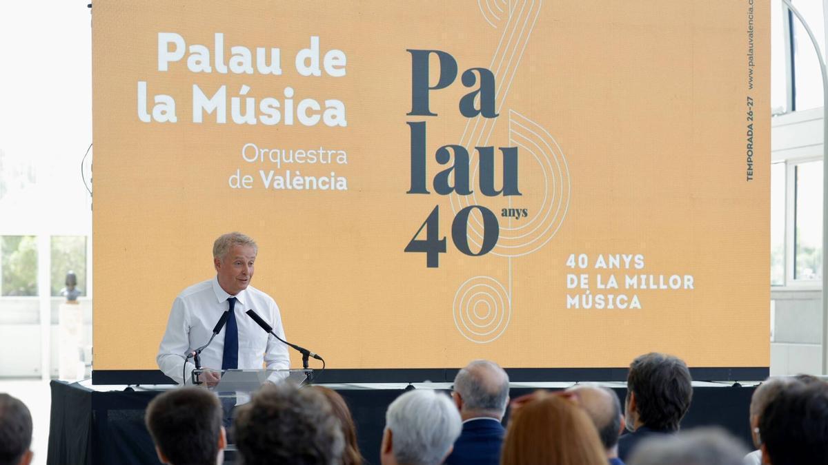 El director de la Orquesta de València, Alexander Liebreich, en la presentación de la programación del 40 aniversario del Palau de la Música.